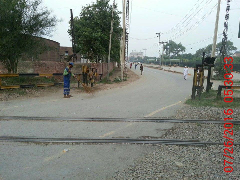 Cleaning of different roads early in the morning