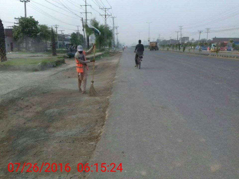 Cleaning of different roads early in the morning