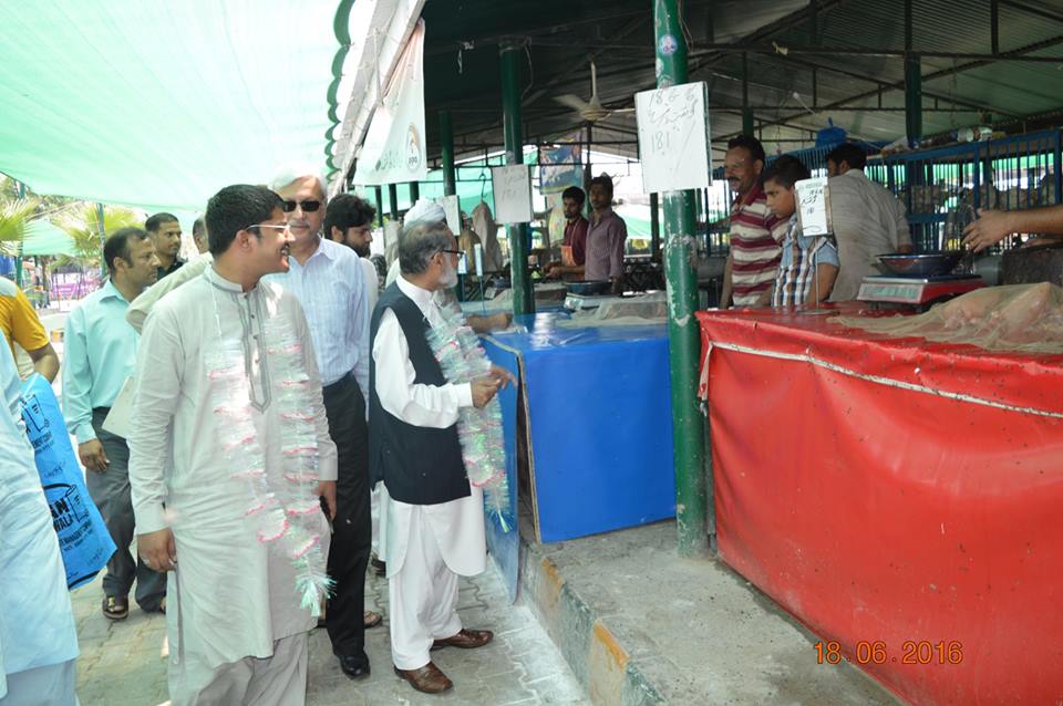 Chairman GWMC and MD GWMC visited Ramadan Sasta Bazar Kashmir Road Peoples colony Camp office