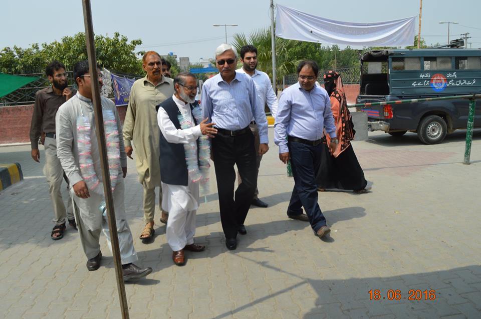 Chairman GWMC and MD GWMC visited Ramadan Sasta Bazar Kashmir Road Peoples colony Camp office