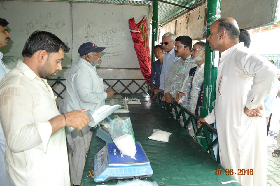 Chairman GWMC and MD GWMC visited Ramadan Sasta Bazar Kashmir Road Peoples colony Camp office