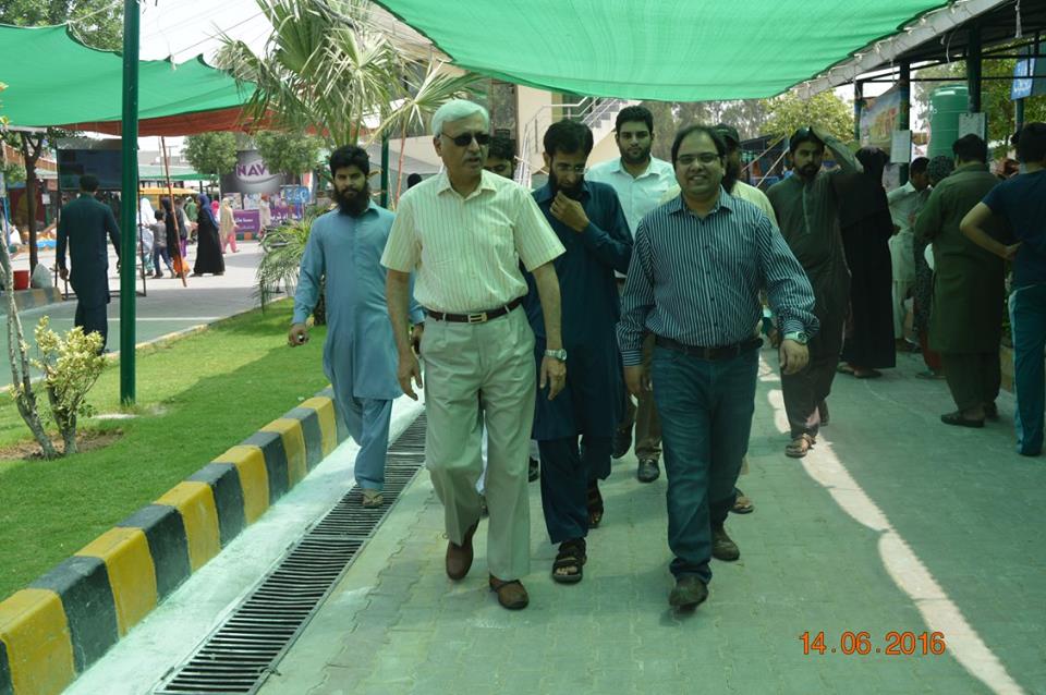 Dr. Atta-ul-Haq visited Ramadan Bazar 2016